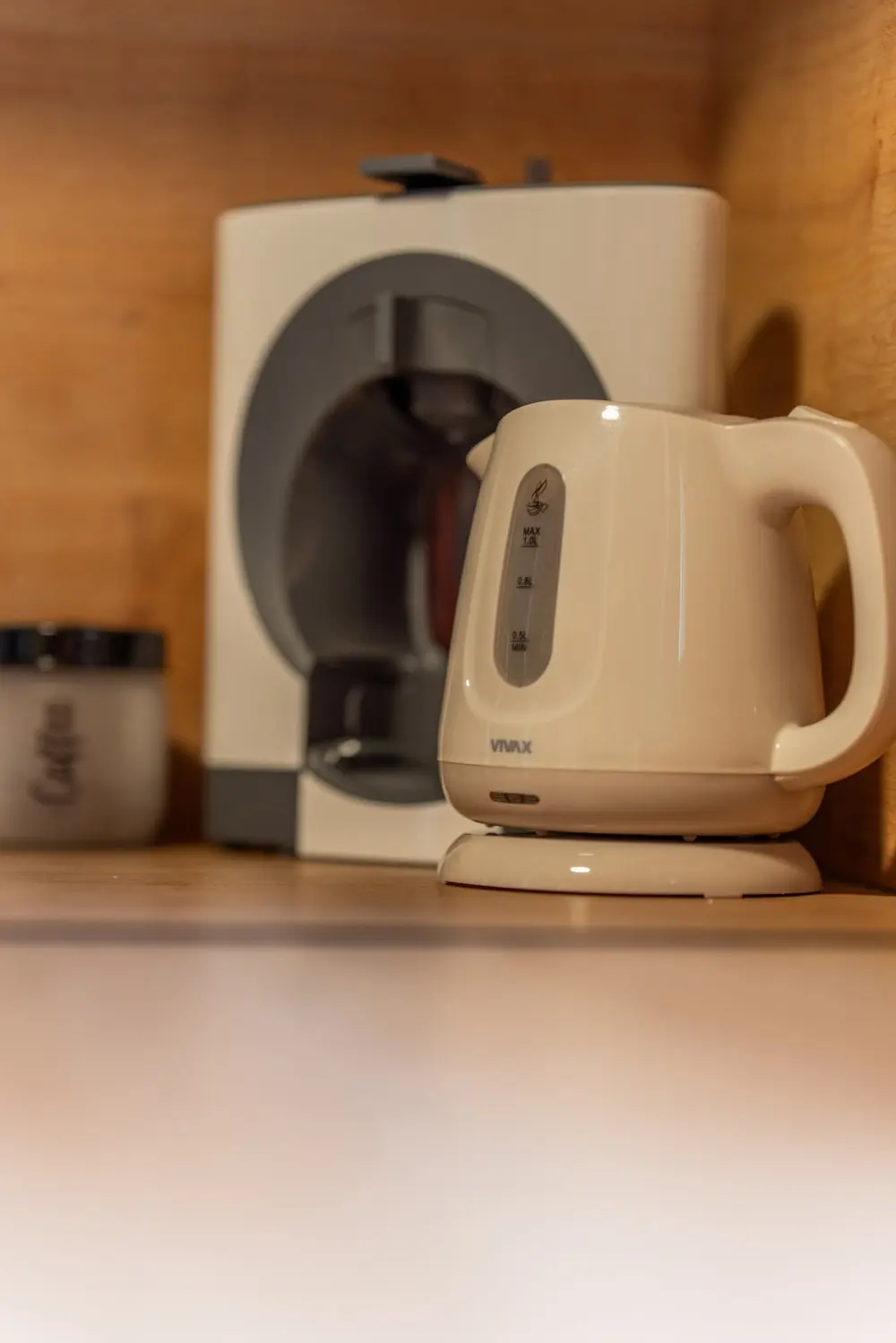 Aparat za kavu Nescafé Dolce Gusto i kuhalo